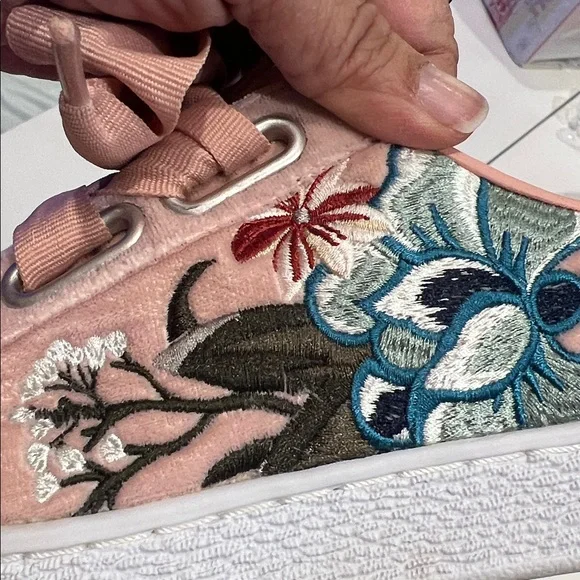 Puma Basket Heart Hyper Embroidery women's shoes size 7 - Picture 10 of 13